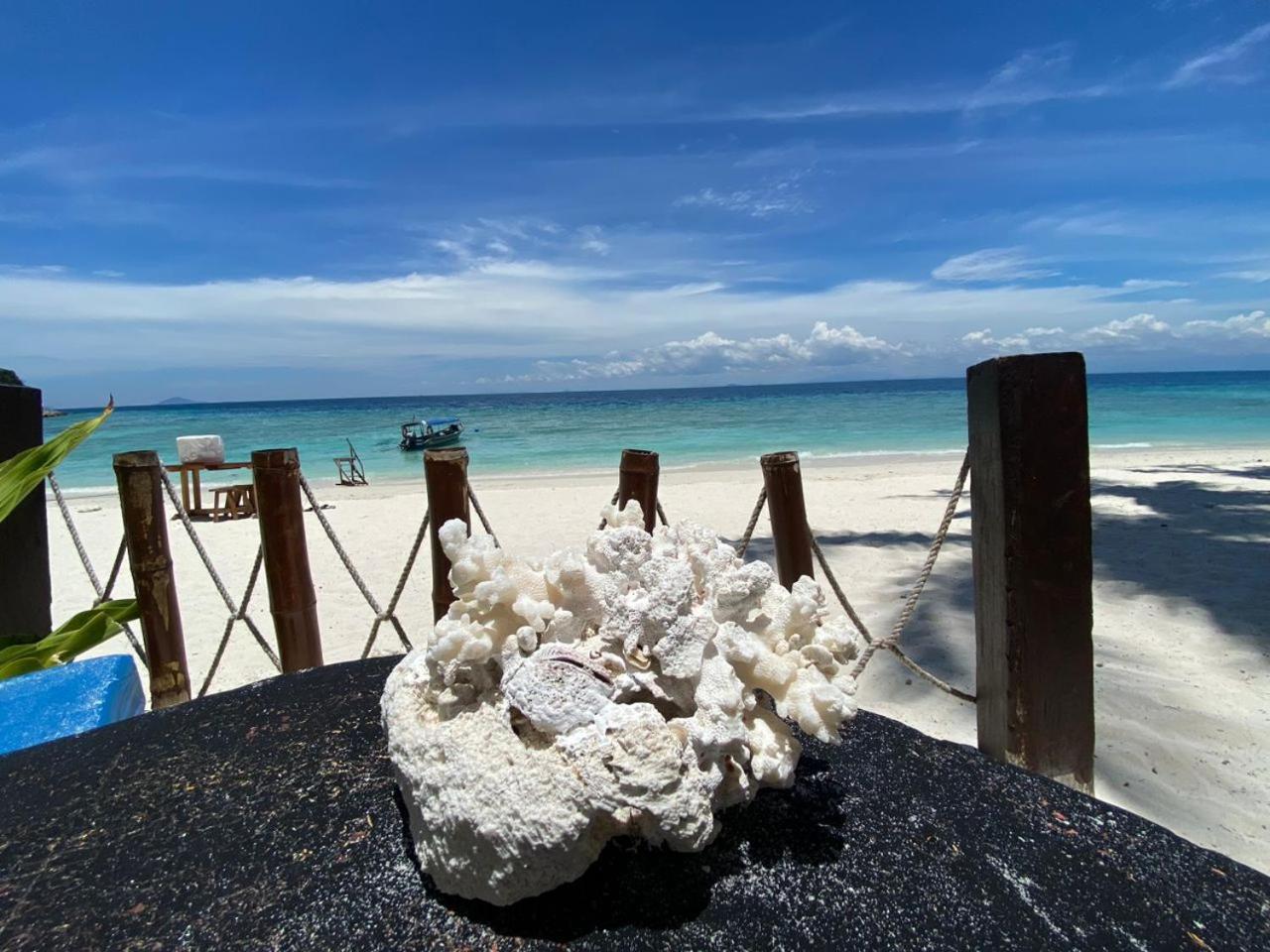 Dewati Roomstay B&B Lang Tengah Island Exterior photo